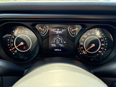 Used 2025 Jeep Wrangler Sport image 24