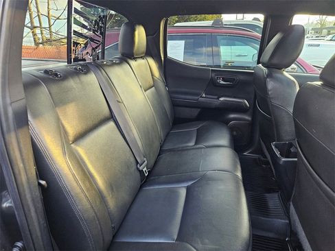 Used 2017 Toyota Tacoma image 16