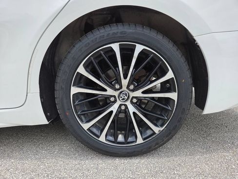 Used 2018 Toyota Camry SE FWD image 20