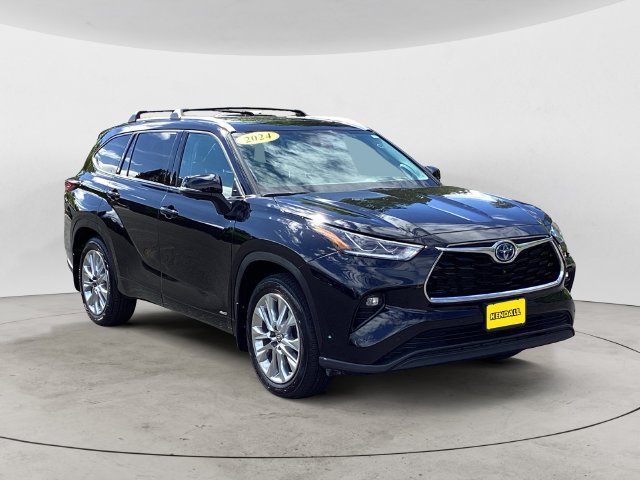 Used 2024 Toyota Highlander Limited AWD/4WD image 3