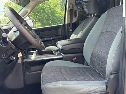 Used 2019 RAM 1500 Classic SLT w/ Protection Group AWD/4WD image 5