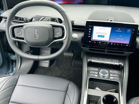 New 2026 Lincoln Nautilus Premier image 19