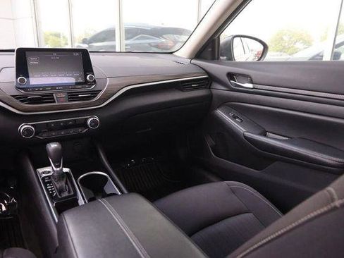 Used 2024 Nissan Altima 2.5 SV FWD image 23