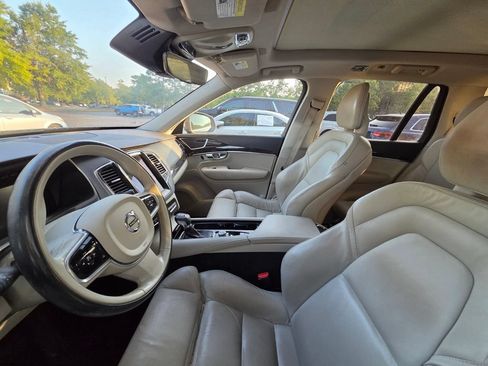 Used 2018 Volvo XC90 T6 Momentum w/ Convenience Package AWD/4WD image 11