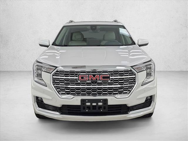 Used 2024 GMC Terrain Denali w/ Denali Premium Package AWD/4WD image 2