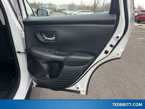 Used 2023 Honda HR-V LX image 17