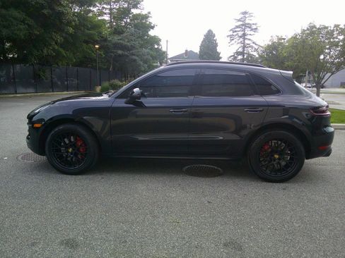 Used 2018 Porsche Macan Turbo image 38