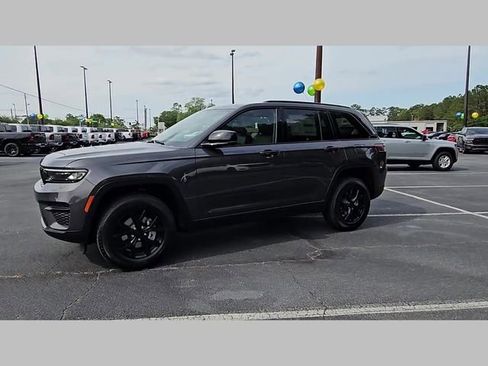 New 2025 Jeep Grand Cherokee Altitude image 24