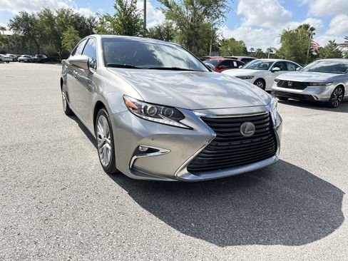 Used 2016 Lexus ES 350 w/ Ultra Luxury Package FWD image 8