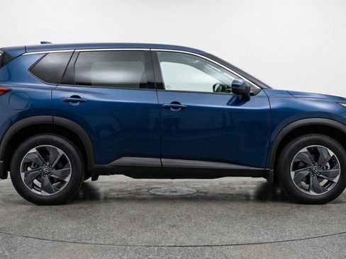 Used 2025 Nissan Rogue SV AWD/4WD image 11