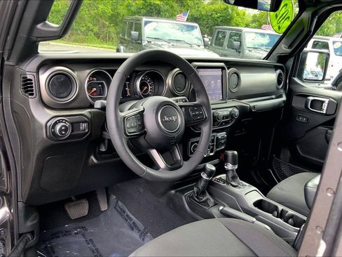 Used 2023 Jeep Gladiator Sport AWD/4WD image 12