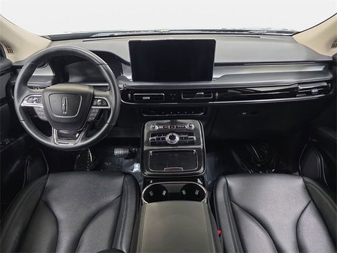 Used 2022 Lincoln Nautilus Standard image 9