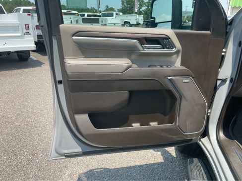 Used 2024 GMC Sierra 2500 SLT w/ SLT Premium Package RWD image 9
