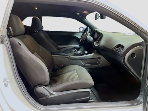 Used 2022 Dodge Challenger SXT RWD image 27
