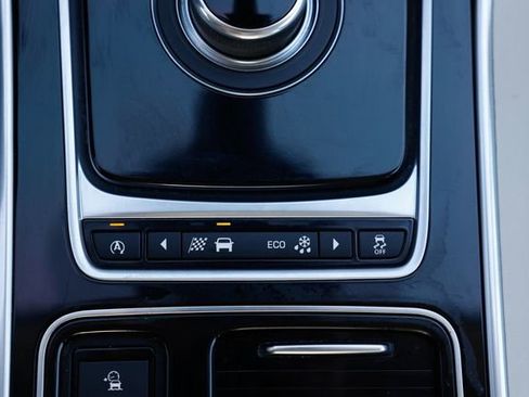 Used 2017 Jaguar XF Prestige image 41