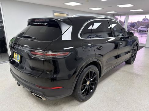 Used 2021 Porsche Cayenne AWD/4WD image 3