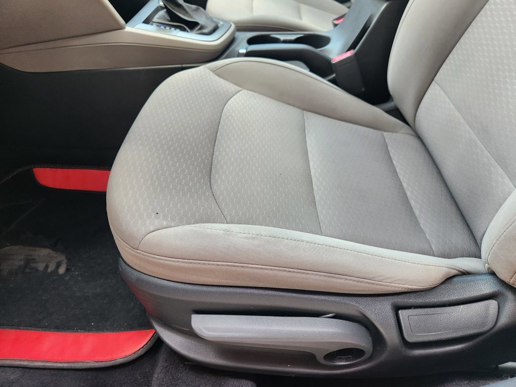 Used 2020 Hyundai Elantra SEL FWD image 25