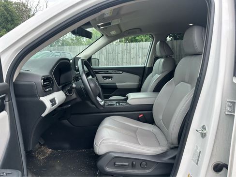 Used 2025 Honda Pilot EX-L image 9