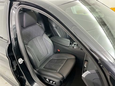 Used 2023 BMW 530e xDrive w/ Executive Package image 27