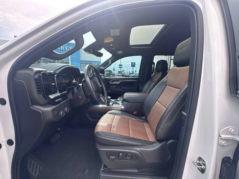 Used 2023 Chevrolet Silverado 1500 High Country w/ High Country Premium Package AWD/4WD image 8