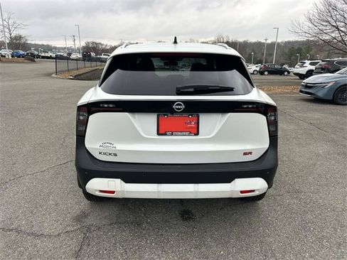 New 2026 Nissan Kicks SR w/ SR Premium Package image 5