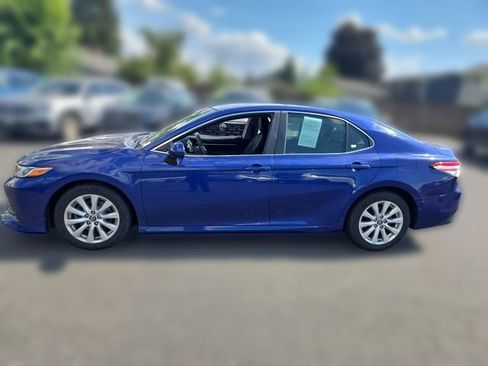Used 2018 Toyota Camry LE FWD image 4