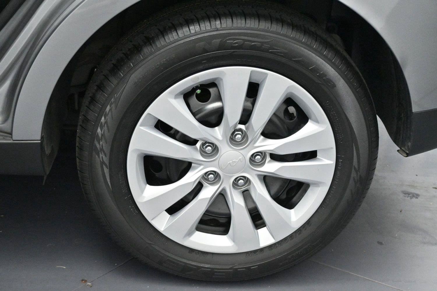 Used 2025 Kia Soul LX FWD image 30