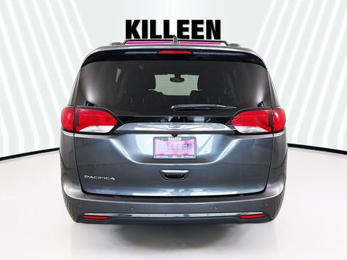 Used 2020 Chrysler Pacifica Touring-L FWD image 6