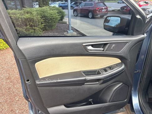 Used 2018 Ford Edge SE FWD image 22
