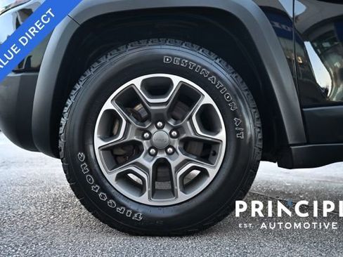 Used 2020 Jeep Cherokee Trailhawk image 7