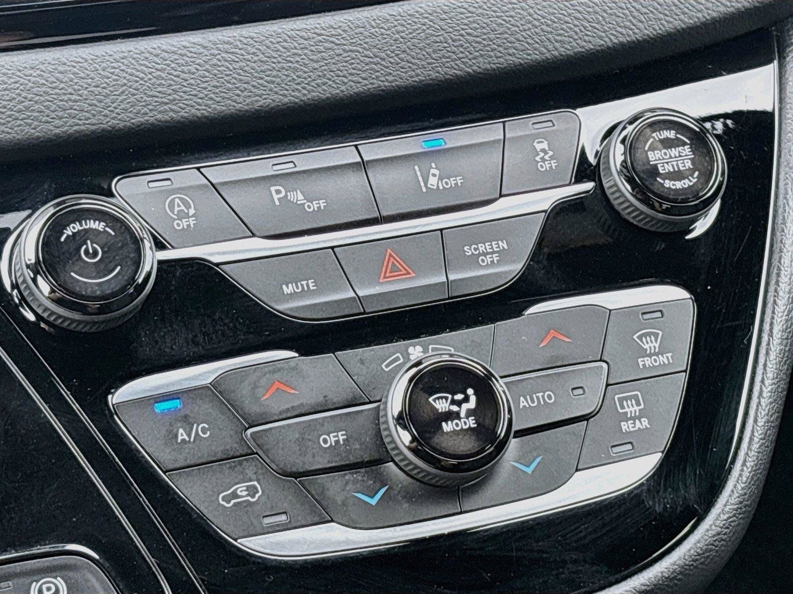 Certified 2025 Chrysler Pacifica Select FWD image 9