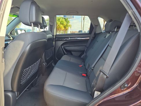 Used 2013 Kia Sorento LX image 12