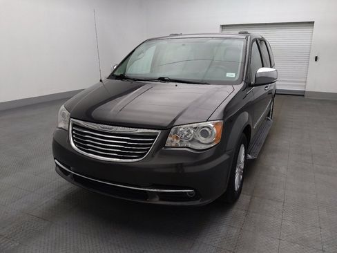 Used 2015 Chrysler Town & Country Limited Platinum FWD image 15