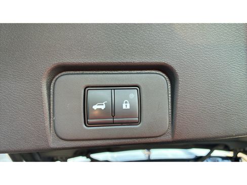 Used 2025 Nissan Rogue SV AWD/4WD image 10