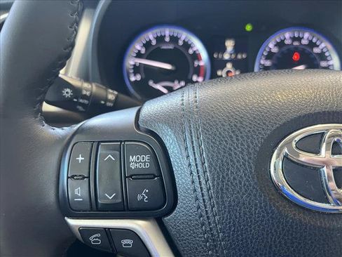 Used 2016 Toyota Highlander Limited FWD image 18