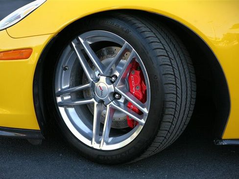Used 2006 Chevrolet Corvette Z06 w/ Preferred Equipment Group RWD image 4