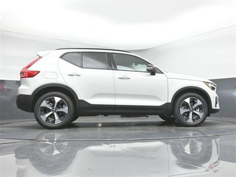 New 2026 Volvo XC40 B5 Core w/ Climate Package image 42