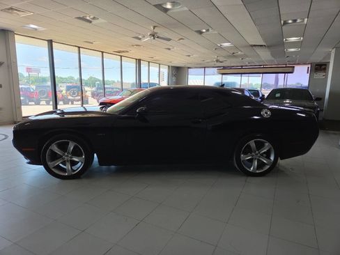 Used 2016 Dodge Challenger R/T w/ Driver Convenience Group RWD image 4