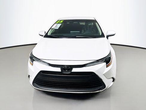 Used 2025 Toyota Corolla LE FWD image 11