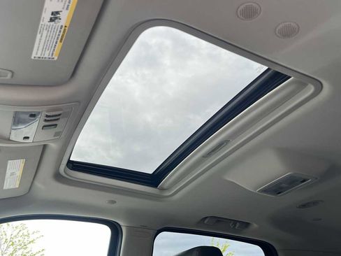 Used 2010 Cadillac Escalade ESV Luxury AWD/4WD image 34