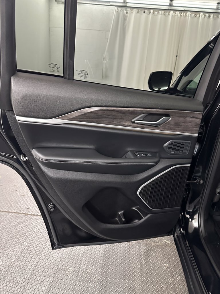 Used 2024 Jeep Grand Cherokee Limited 4xe AWD/4WD image 24