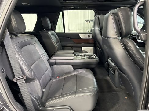 Used 2023 Lincoln Navigator Reserve RWD image 12