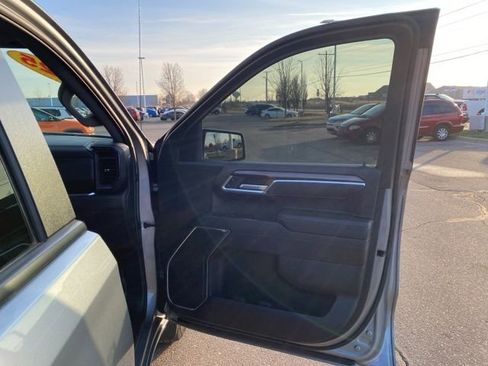 Used 2025 Chevrolet Silverado 1500 LT image 32