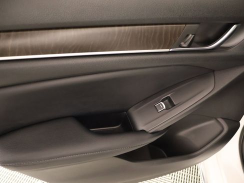 Used 2018 Honda Accord EX-L image 17