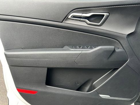 Used 2023 Kia Sportage LX image 23