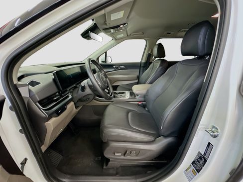 Used 2026 Kia Carnival FWD image 13