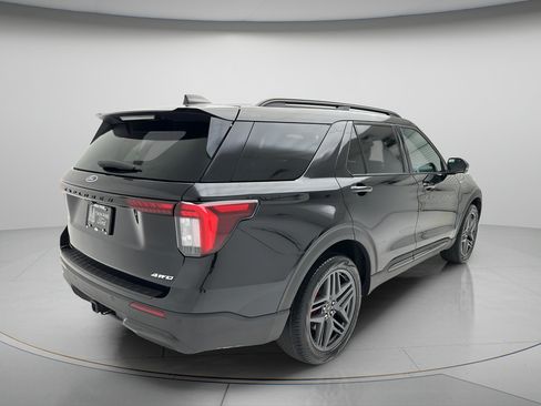 Used 2025 Ford Explorer ST-Line w/ ST-Line Street Pack AWD/4WD image 5