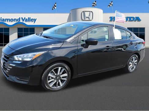 Used 2025 Nissan Versa SV FWD image 3
