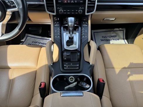 Used 2017 Porsche Cayenne Platinum Edition image 21