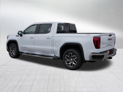 New 2026 GMC Sierra 1500 SLT image 2
